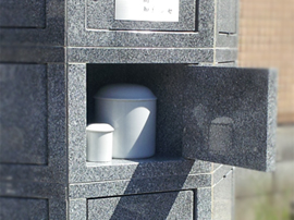 納骨室と骨壺